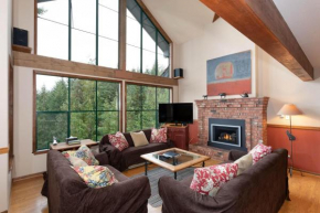 Northern Lights 16 | Large 4-Bed Townhome Near to Village w/ Hot Tub, Steam Room & Parking
